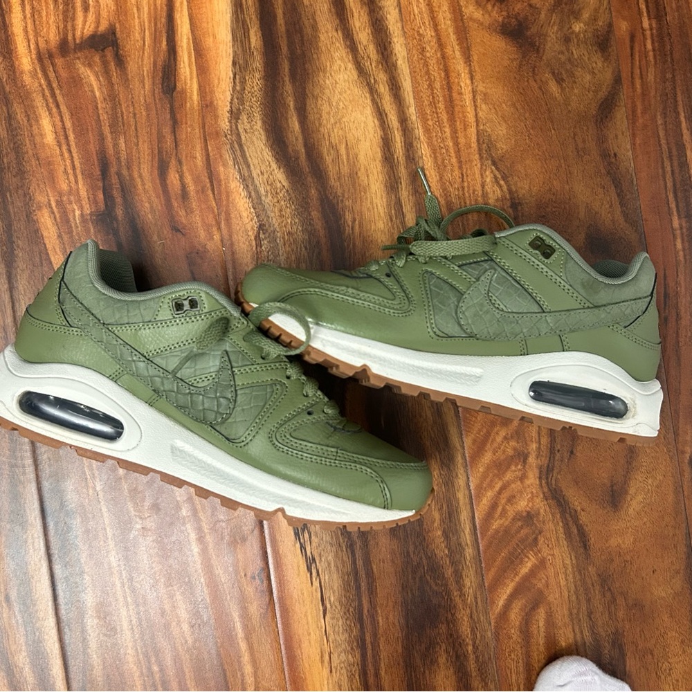 Nike Women's Air Max Command
“Palm Green" Croc Skin Running Shoes Like New!